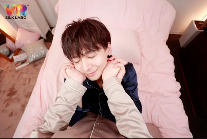 ぎゅっと甘えながら目を閉じる向理来くん。弱いところを見せてくれる特別な一瞬